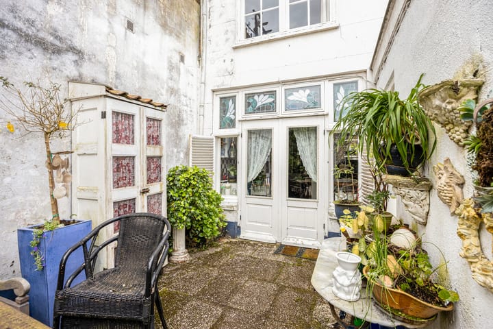 Photo 33 of Voorstraat 6