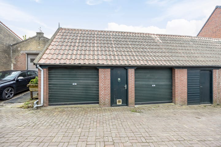 Photo 36 of Voorstraat 6