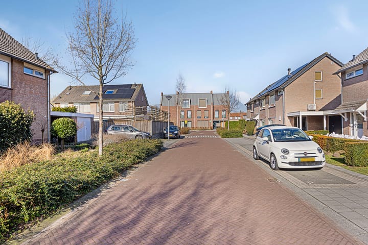 Foto 32 van van Duijnhovenstraat 11