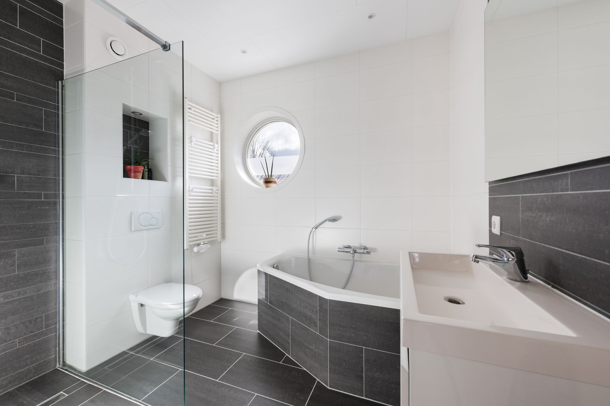 Foto 15 van Laan van Magisch Realisme 21-B