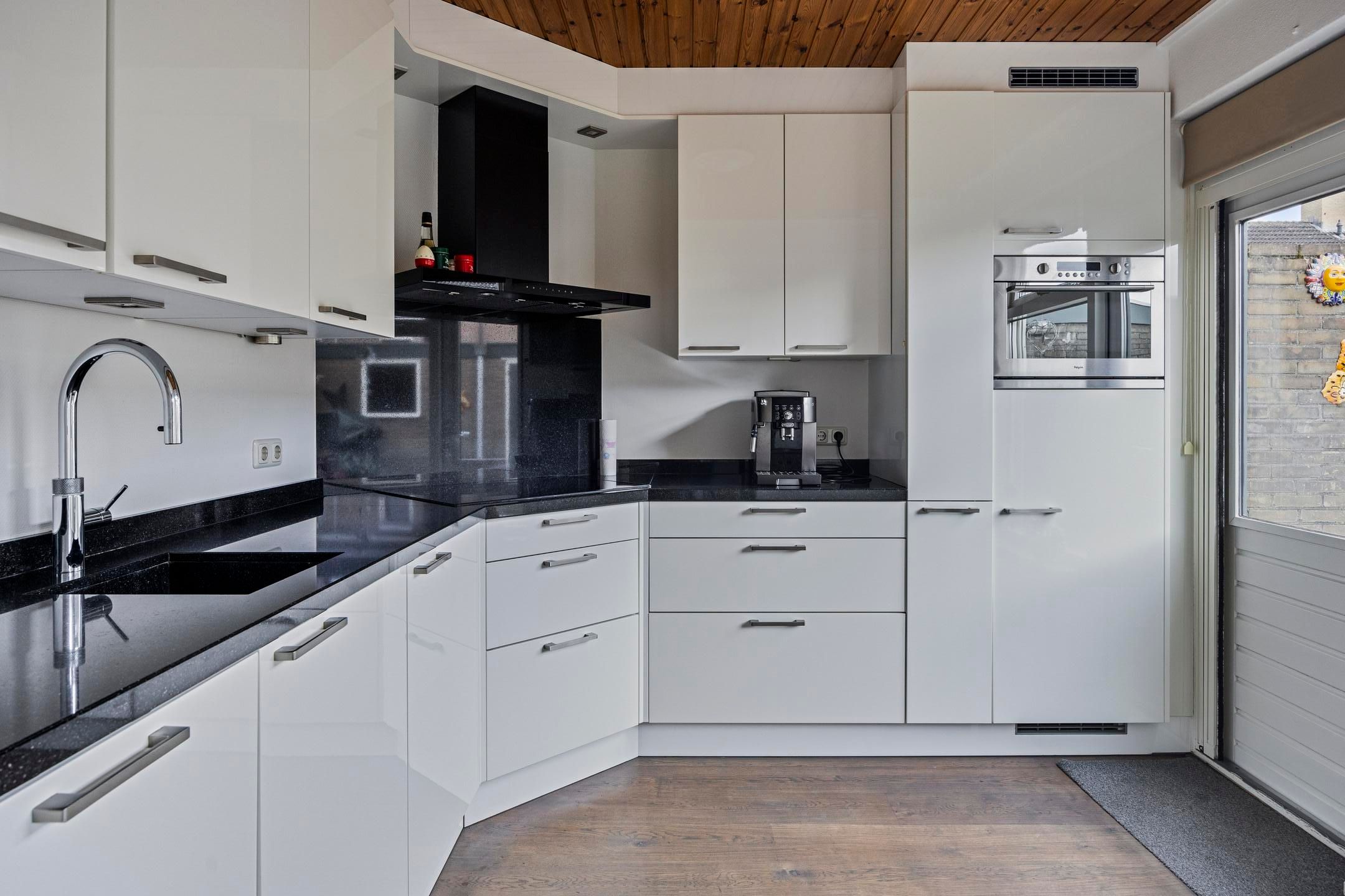 Photo 24 of Albert Schweitzerlaan 12