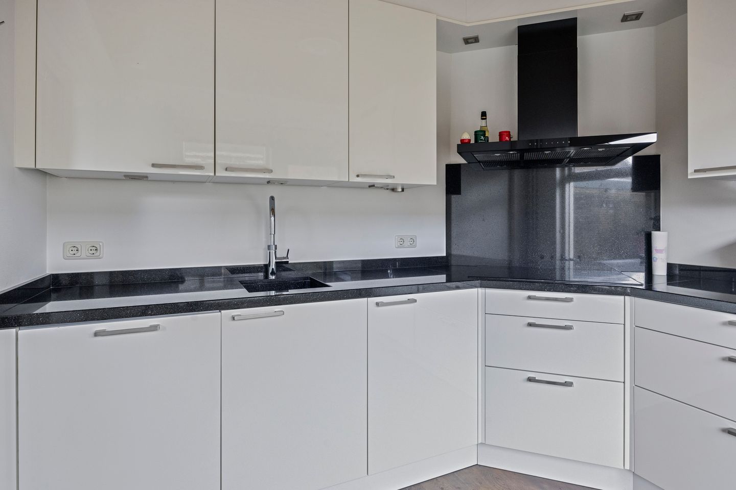 Photo 25 of Albert Schweitzerlaan 12