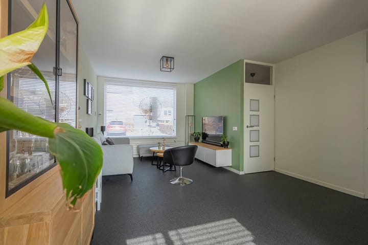 Foto 5 van Moogstraat 1