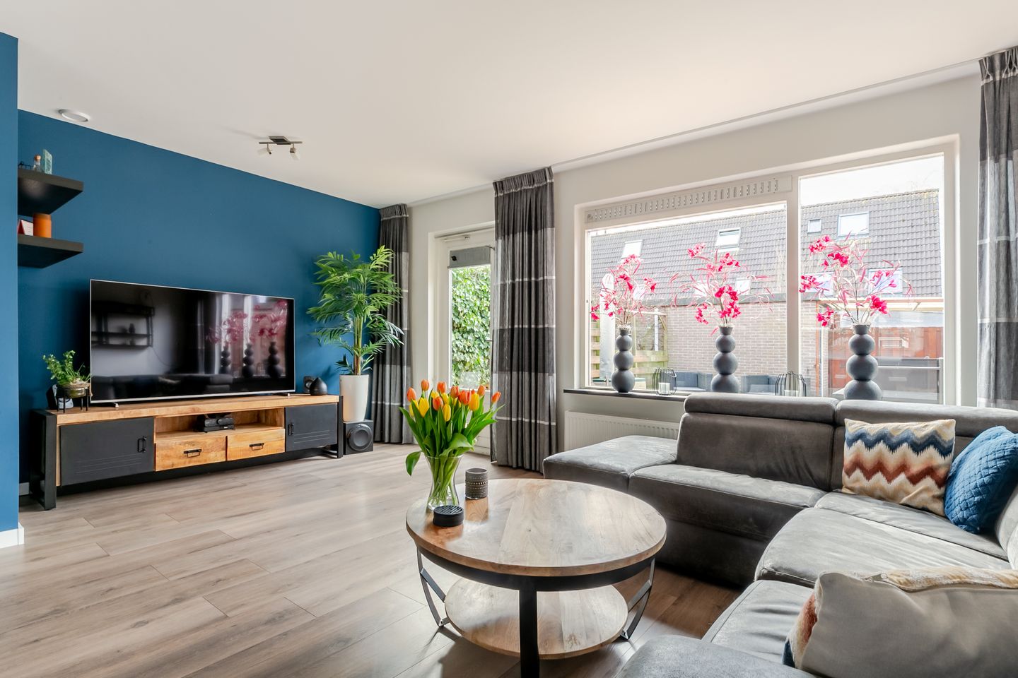 Photo 10 of Marmerwit 1