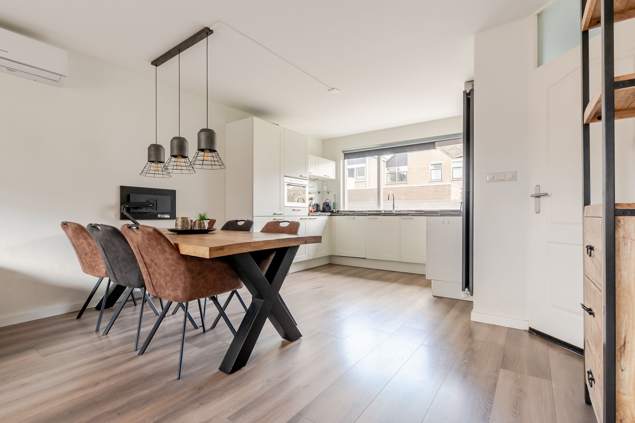 Photo 12 of Marmerwit 1