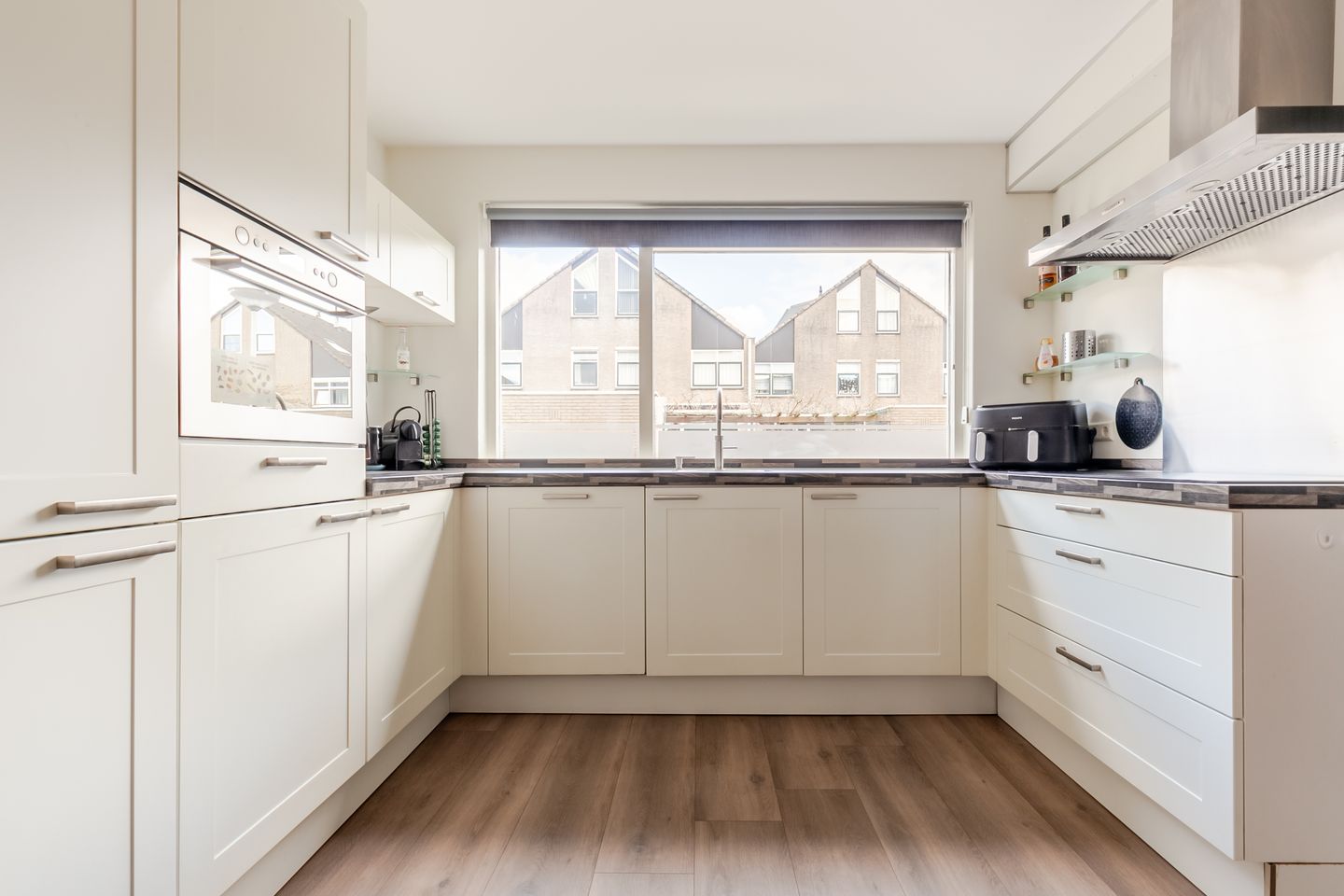 Photo 14 of Marmerwit 1