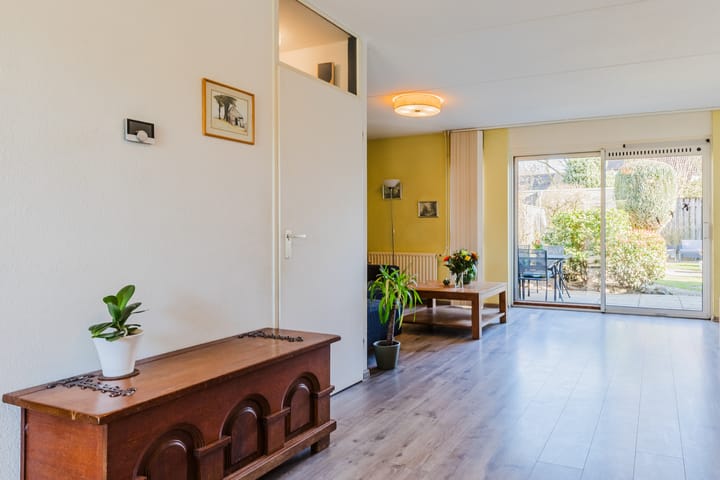 Foto 10 van van Brederodestraat 14