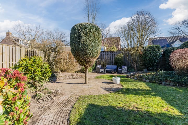 Foto 15 van van Brederodestraat 14