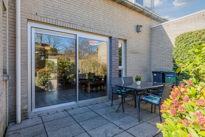 Foto 16 van van Brederodestraat 14