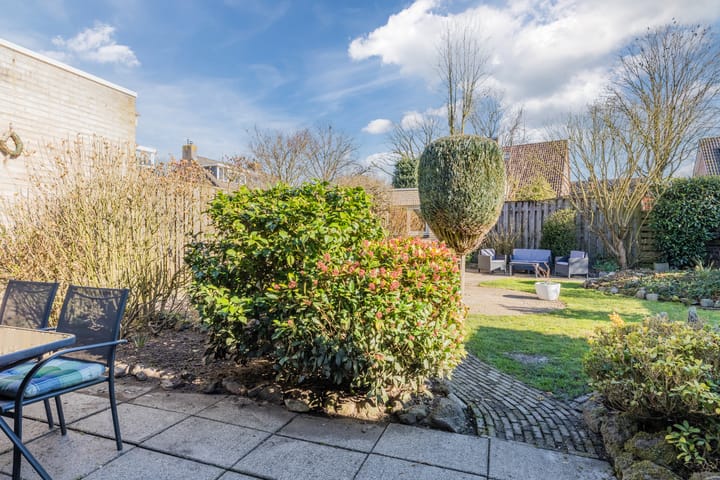 Foto 17 van van Brederodestraat 14