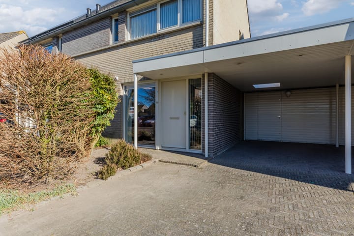 Foto 39 van van Brederodestraat 14