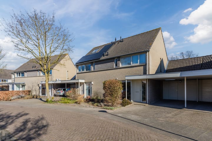 Foto 40 van van Brederodestraat 14