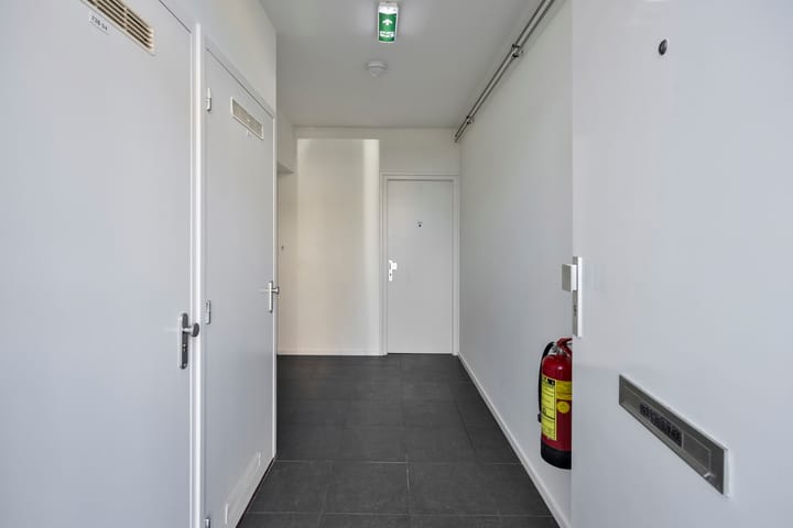 Photo 3 of Longinastraat 73-B04