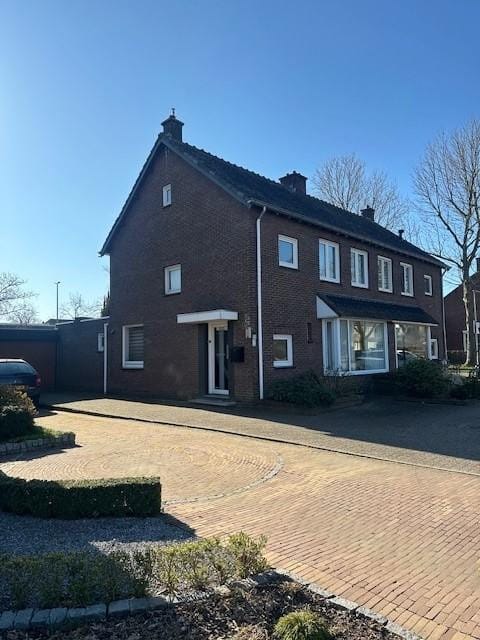 Foto 31 van Mgr. Claessensstraat 10