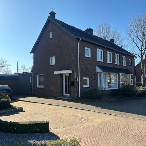Foto 31 van Mgr. Claessensstraat 10