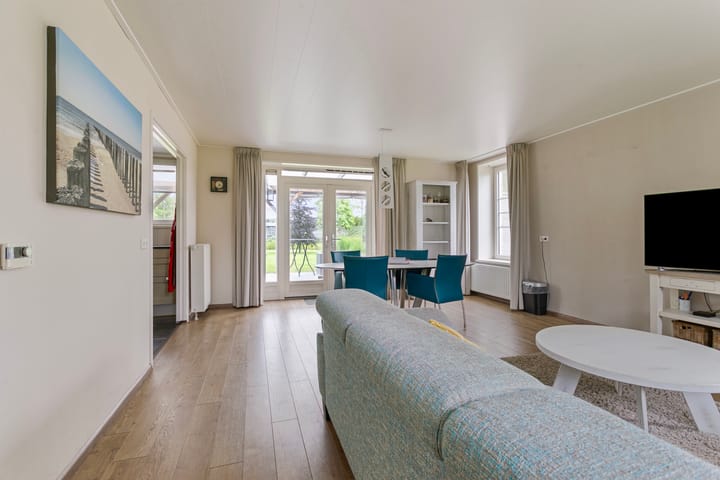 Photo 8 of Oranjestraat 42