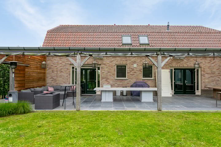 Photo 40 of Oranjestraat 42