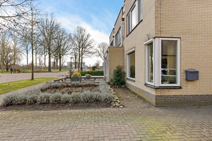 Photo 8 of Baronesse de Vos van Steenwijksingel 46