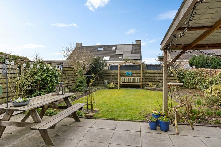 Photo 22 of Baronesse de Vos van Steenwijksingel 46