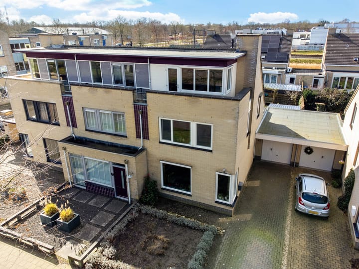 Photo 44 of Baronesse de Vos van Steenwijksingel 46