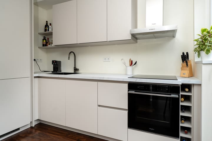 Photo 6 of Luzacstraat 13-A