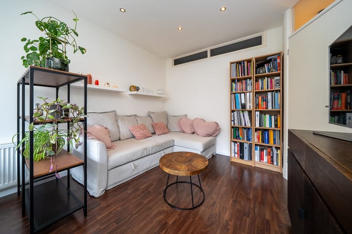 Photo 11 of Luzacstraat 13-A