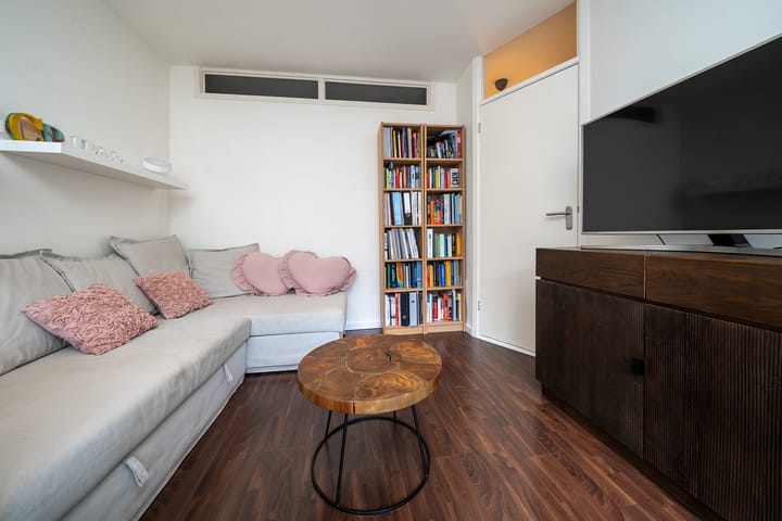 Photo 12 of Luzacstraat 13-A