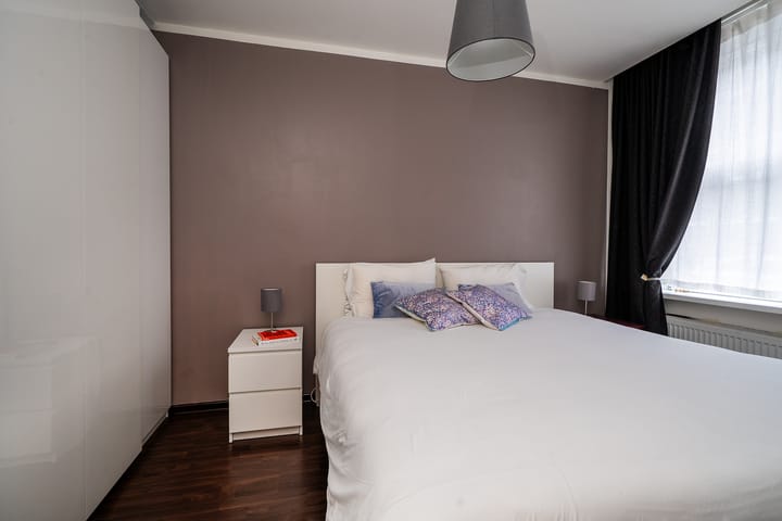 Photo 14 of Luzacstraat 13-A