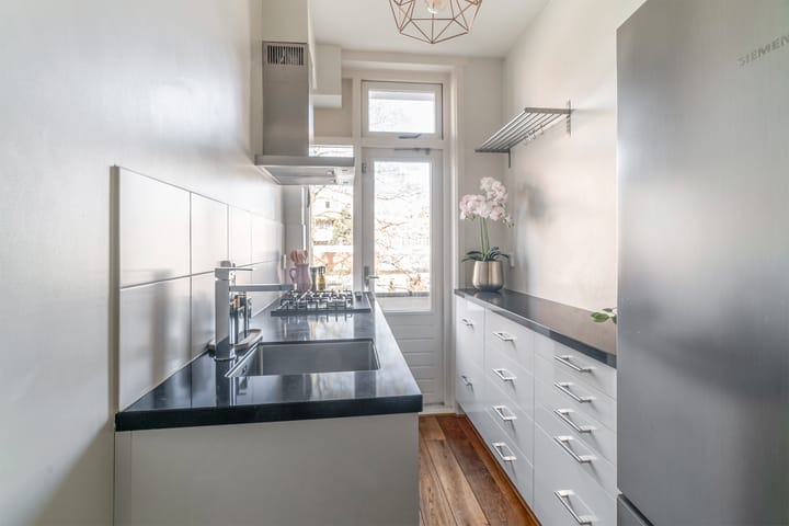 Foto 10 van Van Limburg Stirumstraat 3-A