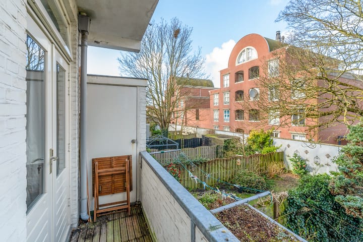 Foto 20 van Van Limburg Stirumstraat 3-A