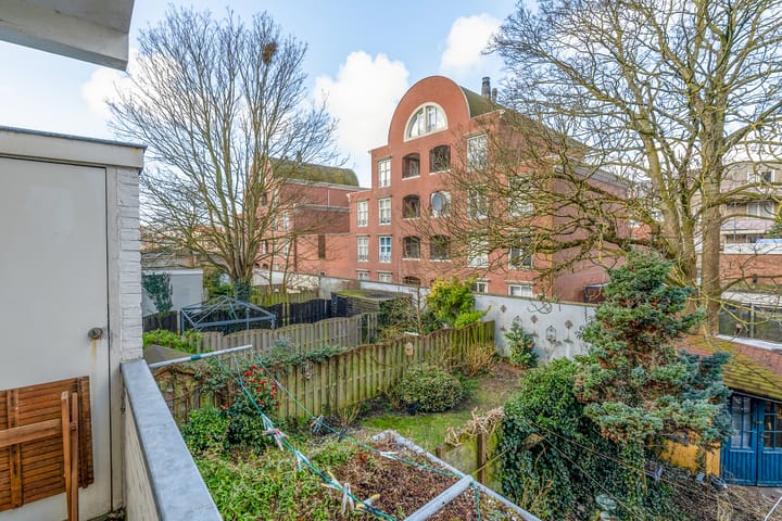 Foto 21 van Van Limburg Stirumstraat 3-A