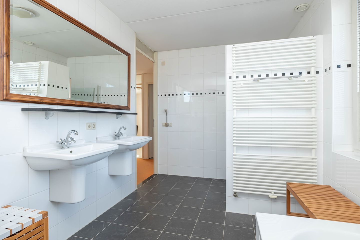 Photo 40 of Meerval 24