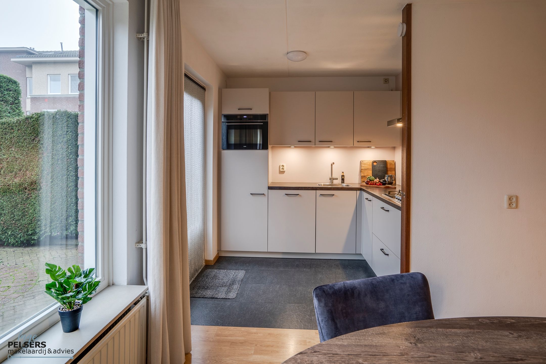 Foto 9 van Rijksweg 27-F