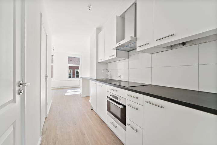 Photo 10 of Nobelstraat 11-A1