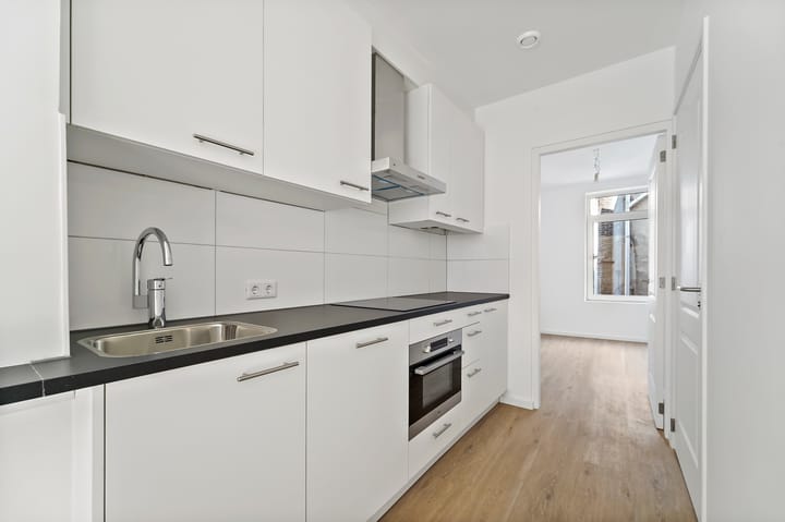 Photo 13 of Nobelstraat 11-A1