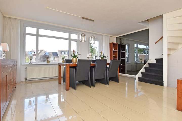 Foto 17 van C.A. van Beverenplein 21