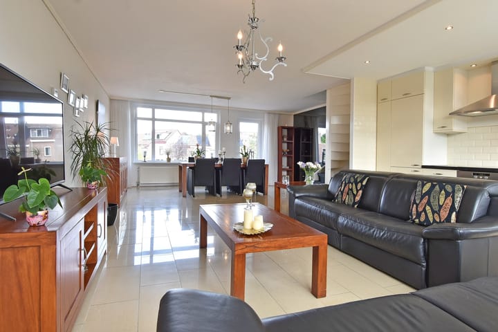 Foto 18 van C.A. van Beverenplein 21