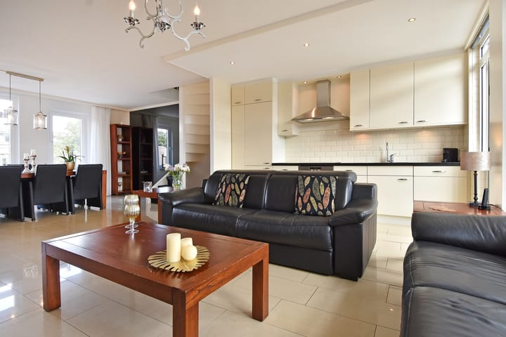 Foto 19 van C.A. van Beverenplein 21