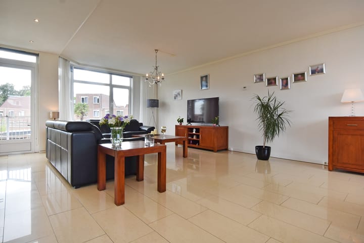 Foto 30 van C.A. van Beverenplein 21