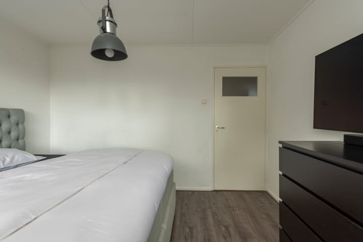 Foto 24 van Professor Gimbrèrelaan 157