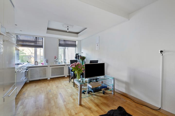 Photo 2 of Anna van Burenstraat 1