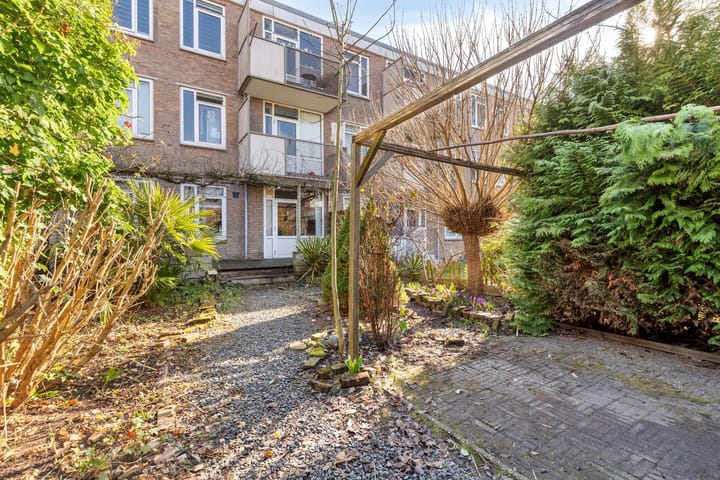 Photo 4 of Anna van Burenstraat 1