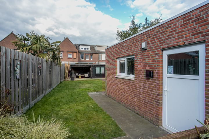 Photo 27 of Wilhelminastraat 19