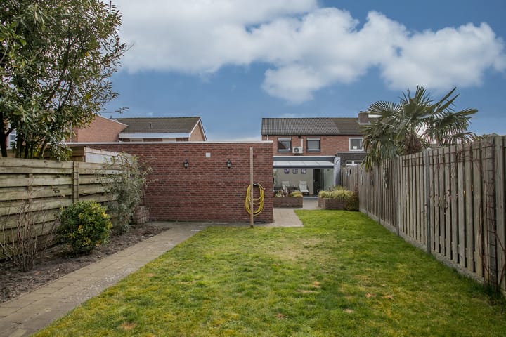 Photo 31 of Wilhelminastraat 19