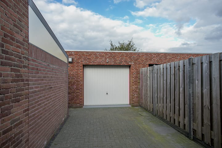 Photo 36 of Wilhelminastraat 19