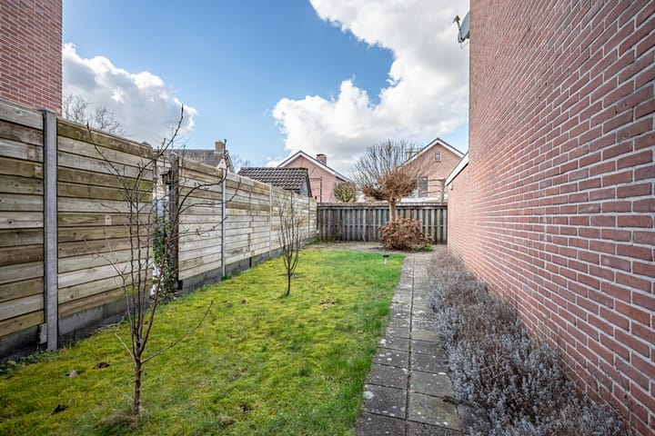 Foto 38 van Stickerstraat 17