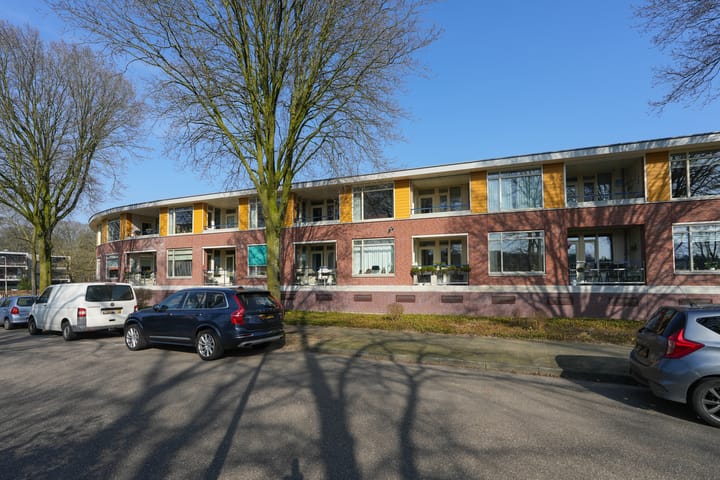 Photo 1 of Deken Hensburchstraat 64