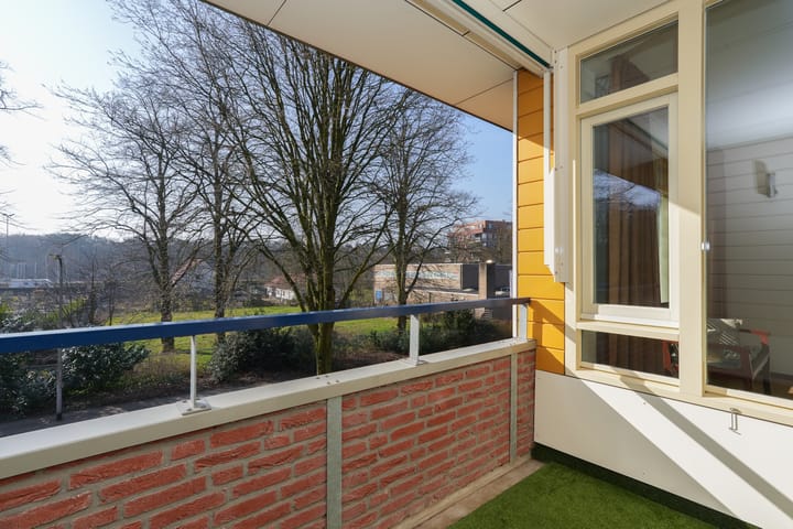 Photo 9 of Deken Hensburchstraat 64