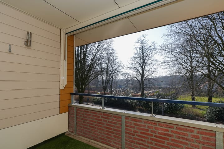 Photo 10 of Deken Hensburchstraat 64