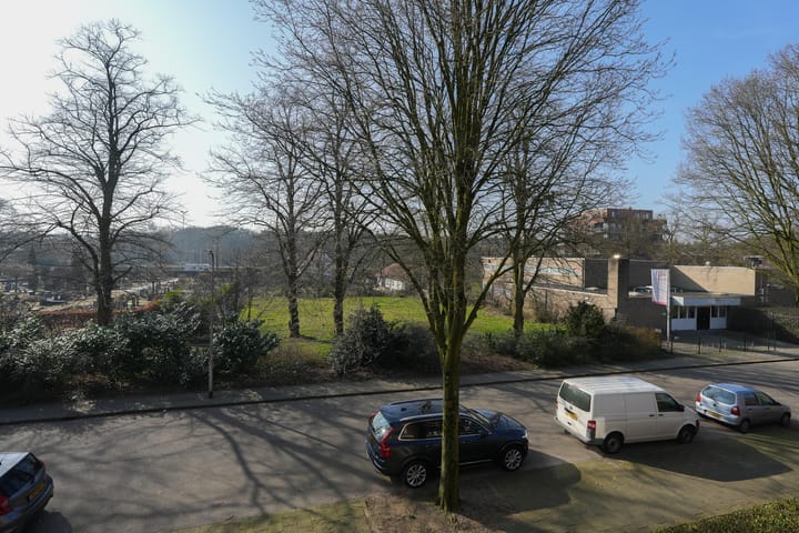 Photo 11 of Deken Hensburchstraat 64